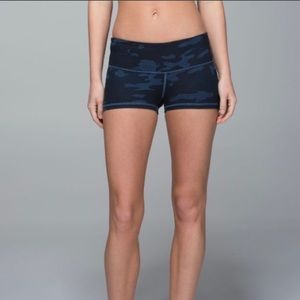 Lululemon Boogie Short *Full-On Luon Size 8 Blue Camo